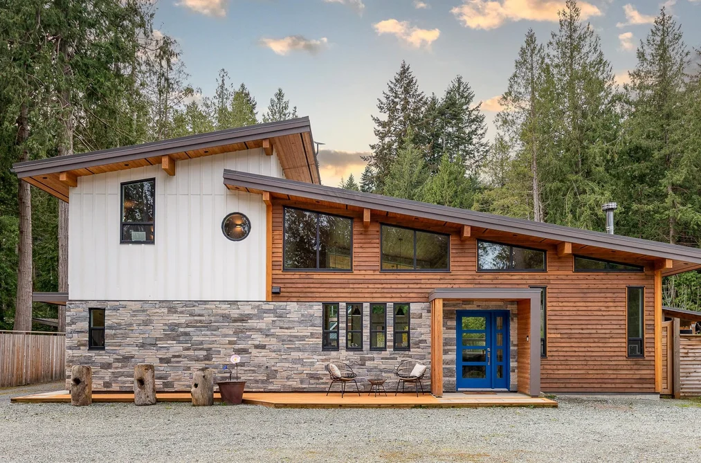 House for sale at 528 Aya Reach Road Mayne Island British Columbia - MLS: R3105820