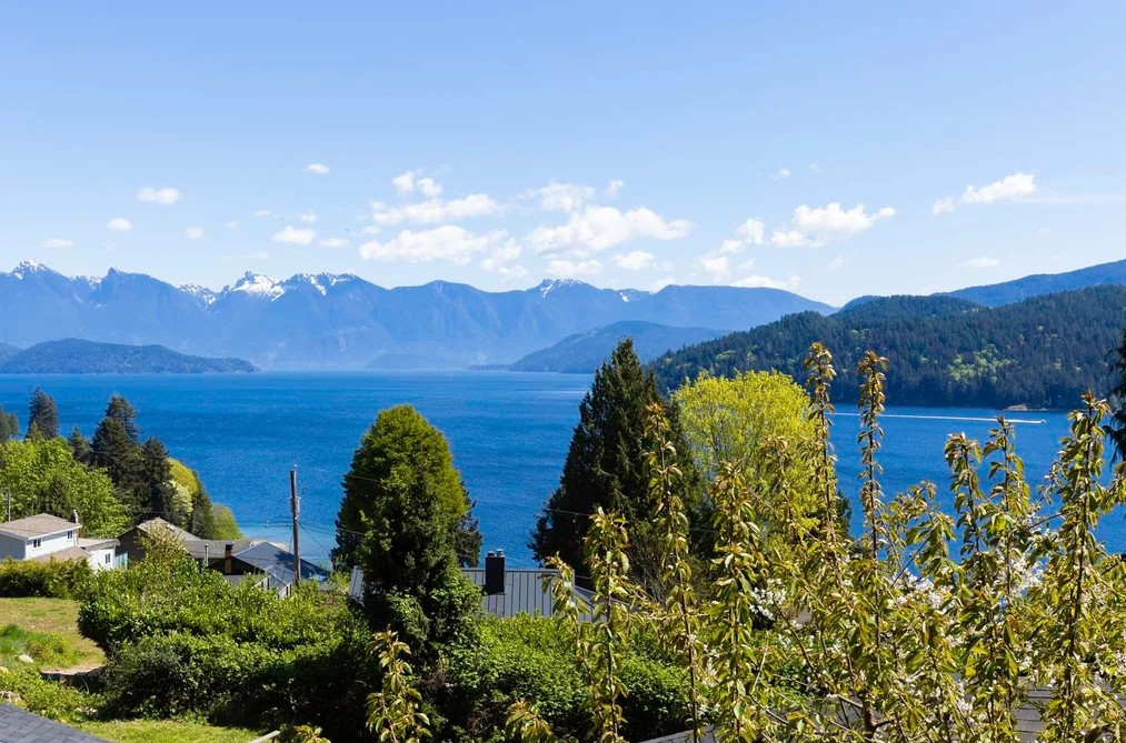 528 HARVEY ROAD, Gibsons BC V0N 1V1, Gibsons BC — Residential for Sale - Photo 2