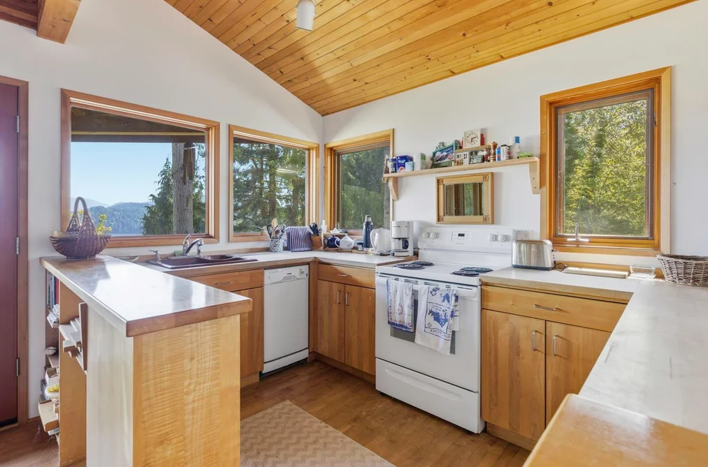 528 HARVEY ROAD, Gibsons BC V0N 1V1, Gibsons BC — Residential for Sale - Photo 3