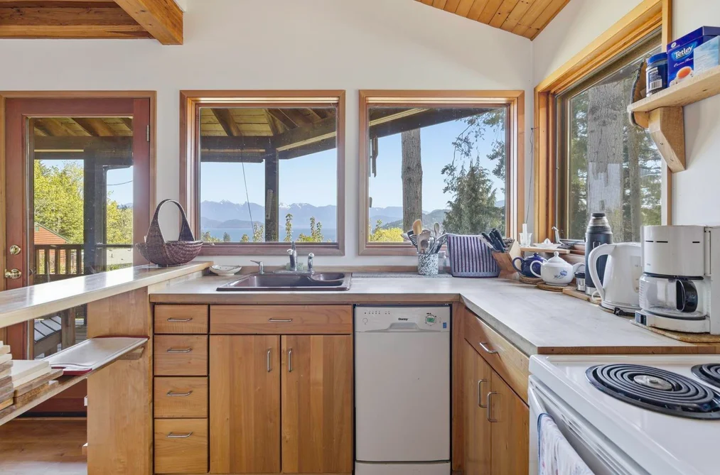 528 HARVEY ROAD, Gibsons BC V0N 1V1, Gibsons BC — Residential for Sale - Photo 4