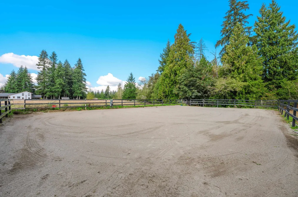 5299 245A Street, Langley, BC - House for Sale - Photo 5 of 40 5299 245A Street, Langley, BC - House for Sale - Photo 5 of 40