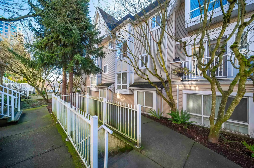 54 6577 SOUTHOAKS CRESCENT, Burnaby BC V5E 4J9, Burnaby BC — Residential for Sale - Photo 2