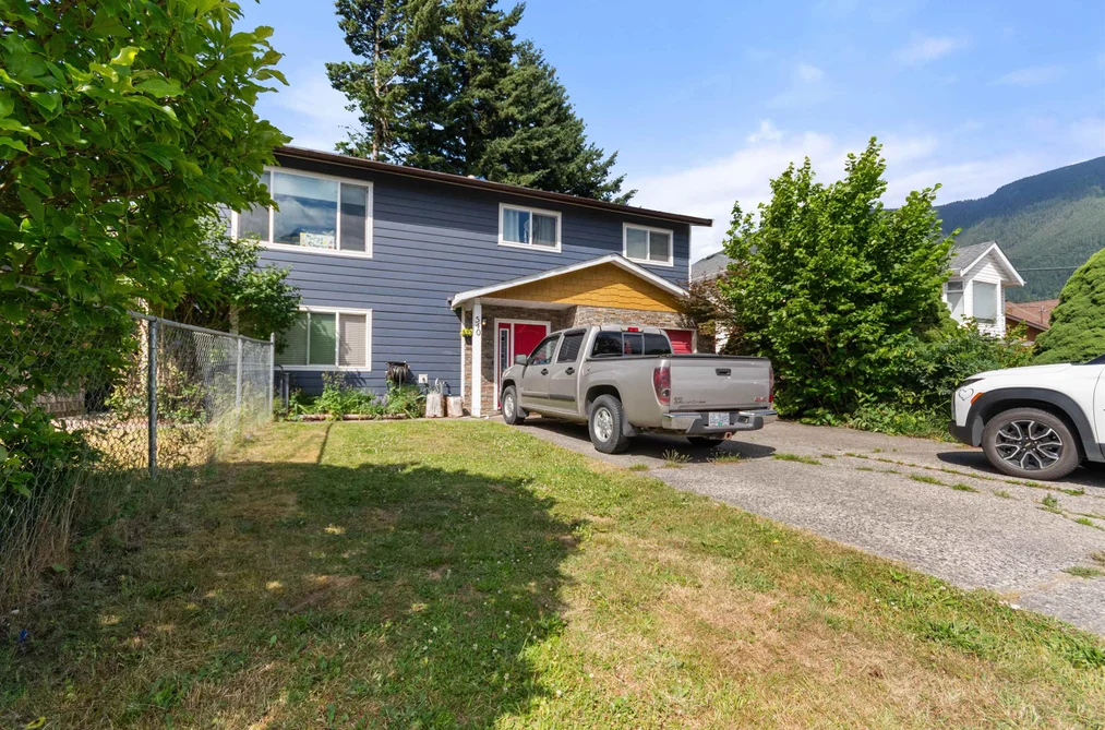 540 5TH AVENUE, Hope BC V0X 1L0, Hope BC — Residential for Sale - Photo 2