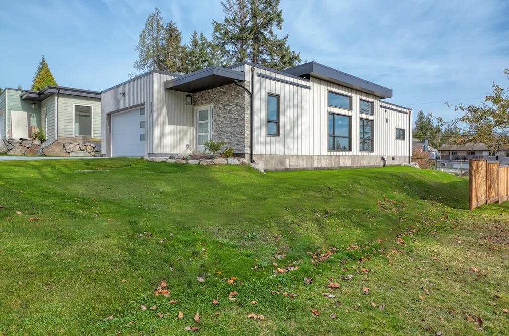 5410 STELLAR WAY, Sechelt BC V7Z 0M3, Sechelt BC — Residential for Sale - Photo 2