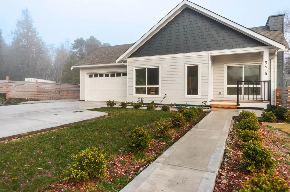 5416 MILLS ROAD, Sechelt BC V7Z 0M3, Sechelt BC — Residential for Sale - Photo 2