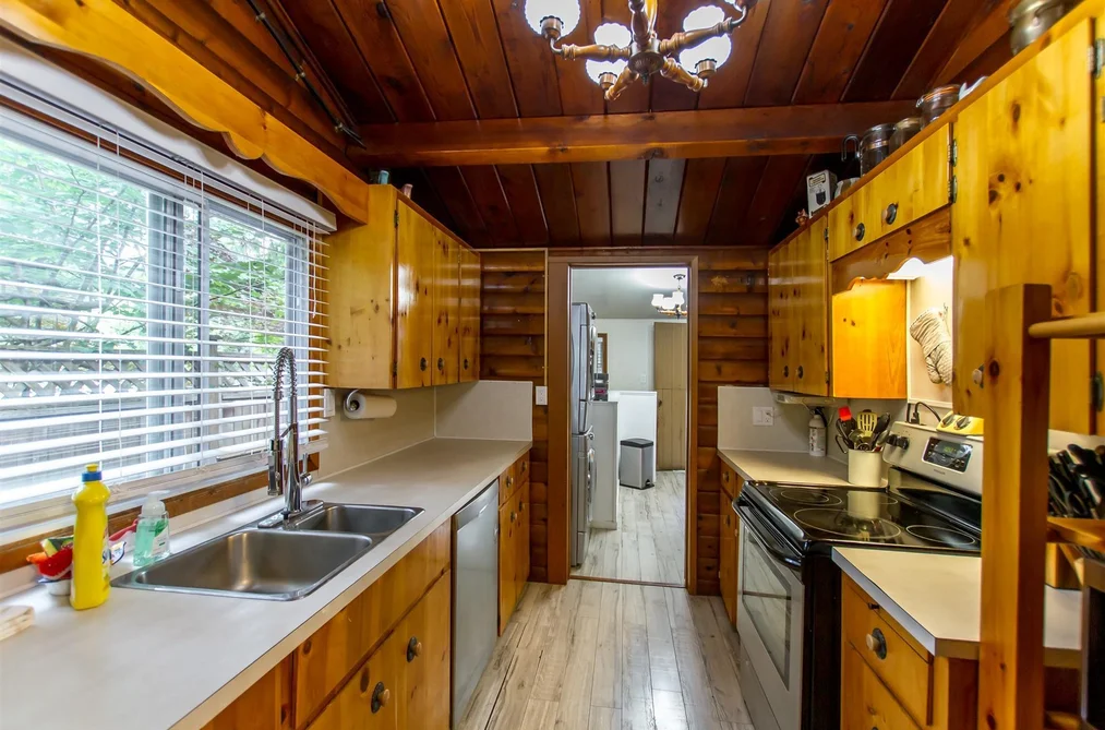 542 PARK DRIVE, Cultus Lake, BC — Residential for Sale — Photo 17 of 37