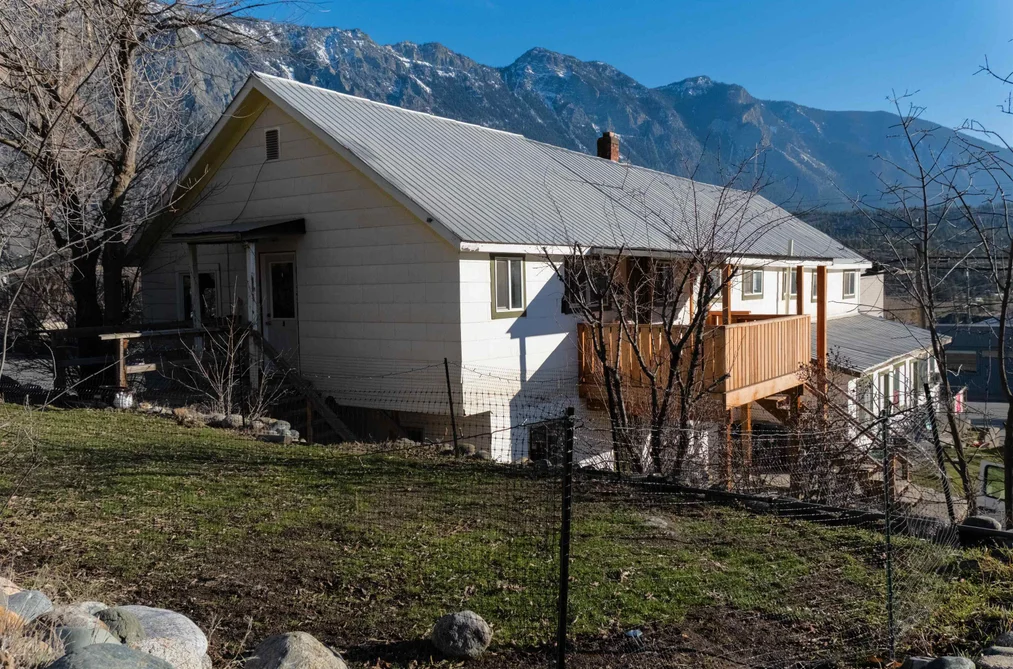 545 MAIN STREET, Pemberton BC V0K 1V0, Pemberton BC — Residential Income for Sale - Photo 6