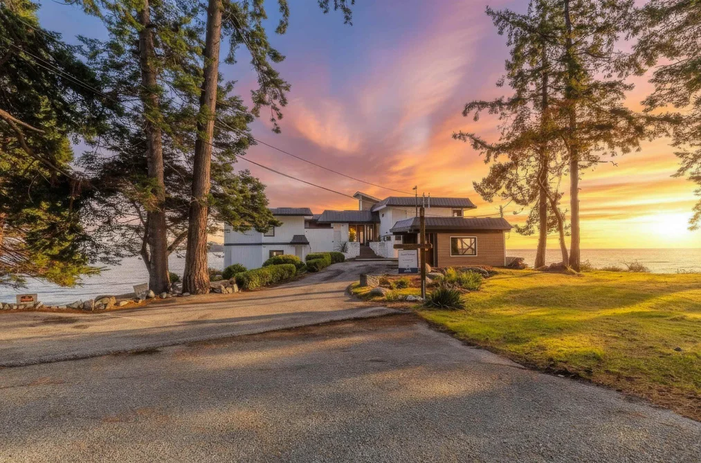 5482 HILL ROAD, Sechelt BC V7Z 0N2, Sechelt BC — Residential for Sale - Photo 2