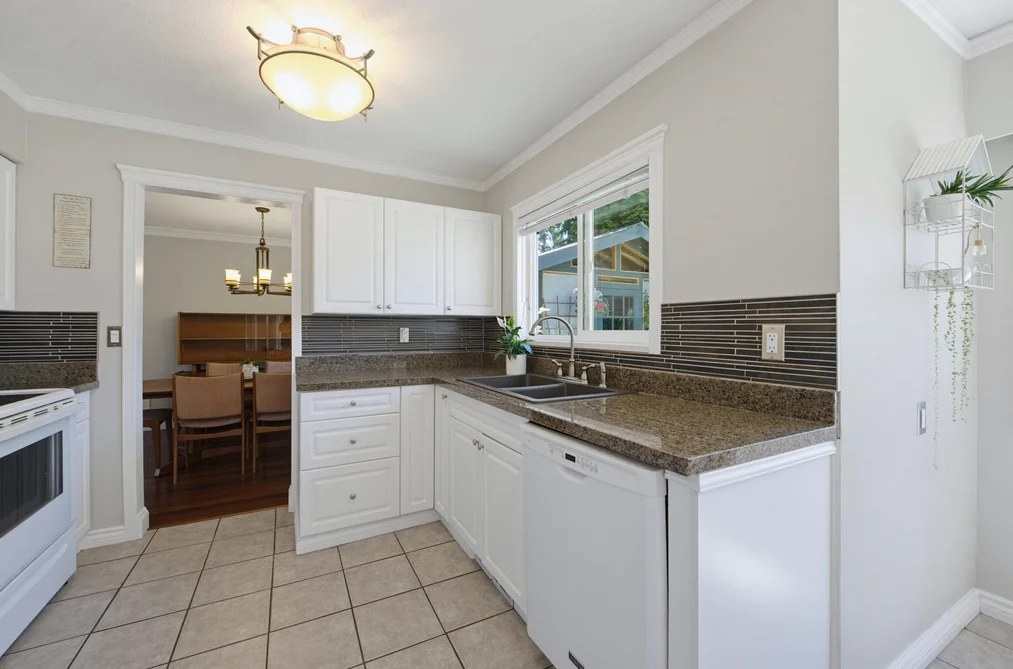 5494 50 AVENUE, Delta BC V4K 2A2, Delta BC — Residential for Sale — Photo 8 of 40