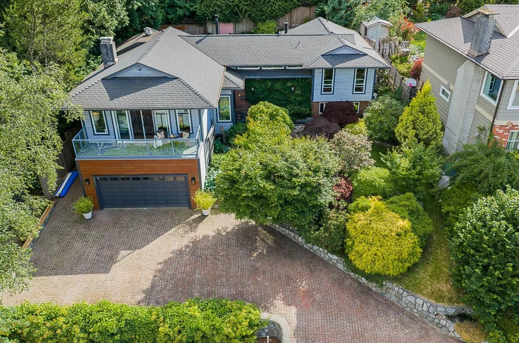 550 YALE ROAD, Port Moody, BC — Residential for Sale - Photo 2