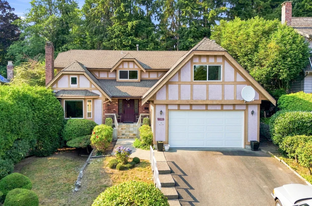 House for sale at 5519 Cliffridge Place North Vancouver British Columbia - MLS: R3156231