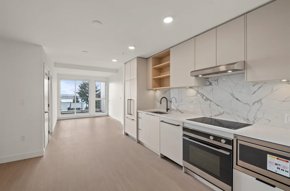 553 422 E 3RD STREET, North Vancouver BC V7L 0K1, North Vancouver BC — Residential for Sale - Photo 2