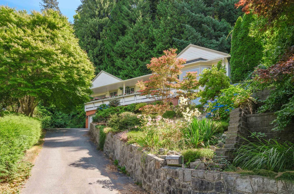 House for sale at 5560 Greenleaf Road West Vancouver British Columbia - MLS: R3090229