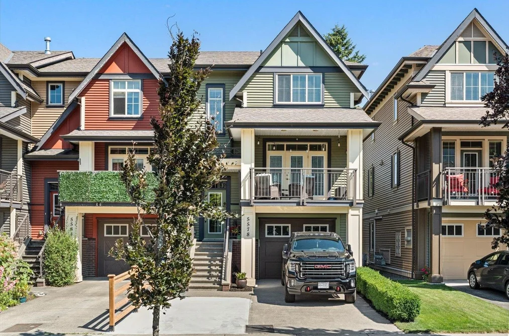 Row House (Non-Strata) for sale at 5578 Chinook Street Chilliwack British Columbia - MLS: R3147132