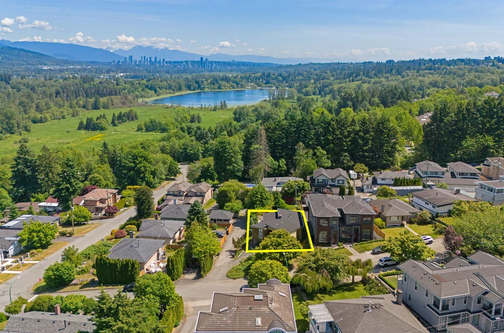 House for sale at 5578 Oakglen Drive Burnaby British Columbia - MLS: R3154326