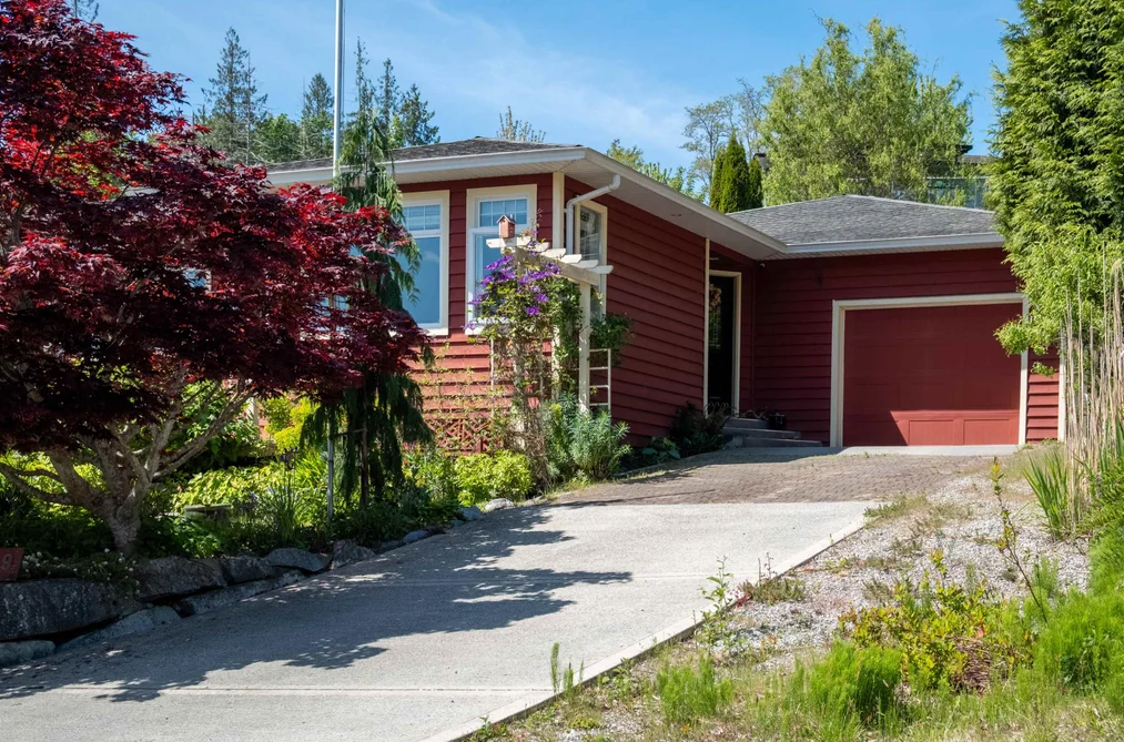 House for sale at 5599 Medusa Place Sechelt British Columbia - MLS: R3133906