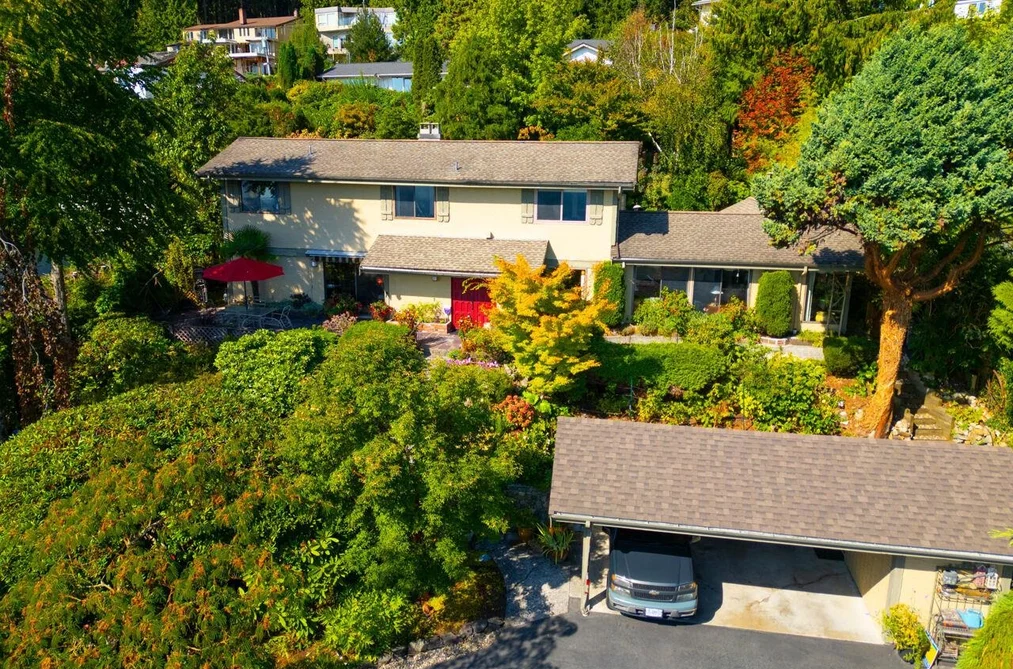 House for sale at 560 Craigmohr Drive West Vancouver British Columbia - MLS: R3151456