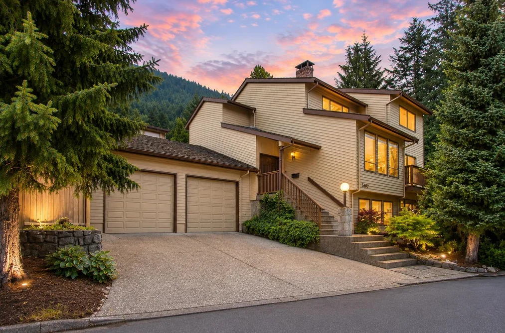 House for sale at 5600 Grousewoods Place North Vancouver British Columbia - MLS: R3143179