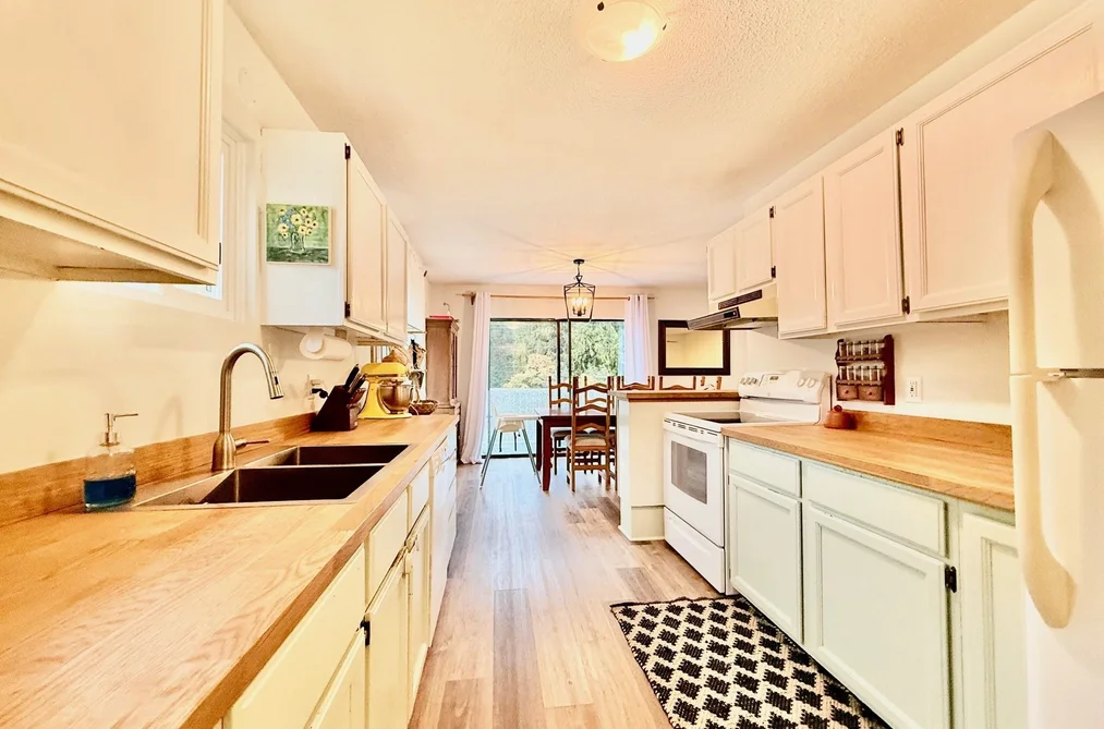 House for sale at 5607 Wakefield Road Sechelt British Columbia - MLS: R3136340