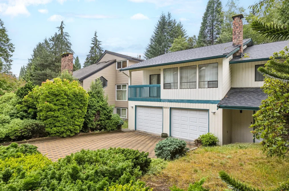 House for sale at 5609 White Pine Lane North Vancouver British Columbia - MLS: R3153027