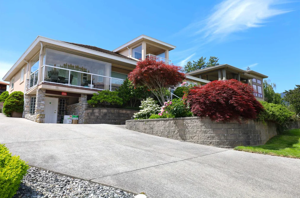561 SPYGLASS PLACE, Gibsons BC V0N 1V9, Gibsons BC — Residential for Sale - Photo 2