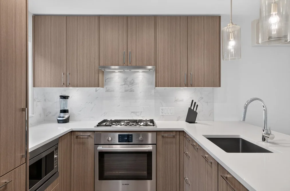 561 W 29th Avenue, Vancouver, BC - Townhouse for Sale - Photo 10 of 40 561 W 29th Avenue, Vancouver, BC - Townhouse for Sale - Photo 10 of 40