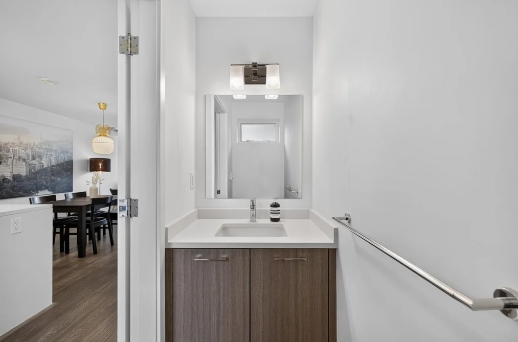 561 W 29th Avenue, Vancouver, BC - Townhouse for Sale - Photo 12 of 40 561 W 29th Avenue, Vancouver, BC - Townhouse for Sale - Photo 12 of 40