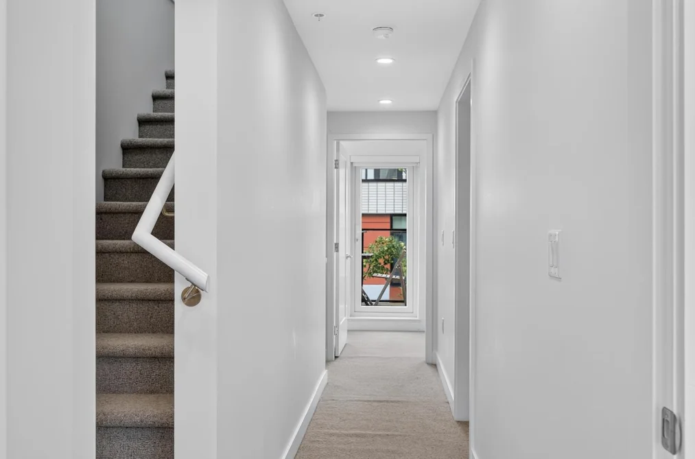 561 W 29th Avenue, Vancouver, BC - Townhouse for Sale - Photo 13 of 40 561 W 29th Avenue, Vancouver, BC - Townhouse for Sale - Photo 13 of 40