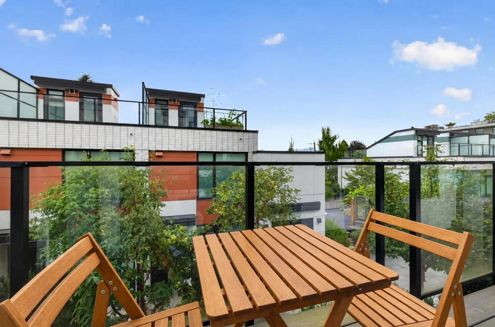 561 W 29th Avenue, Vancouver, BC - Townhouse for Sale - Photo 16 of 40 561 W 29th Avenue, Vancouver, BC - Townhouse for Sale - Photo 16 of 40