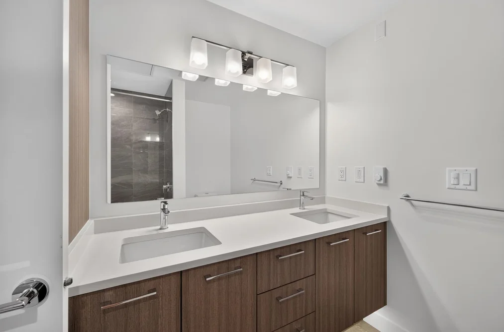 561 W 29th Avenue, Vancouver, BC - Townhouse for Sale - Photo 19 of 40 561 W 29th Avenue, Vancouver, BC - Townhouse for Sale - Photo 19 of 40