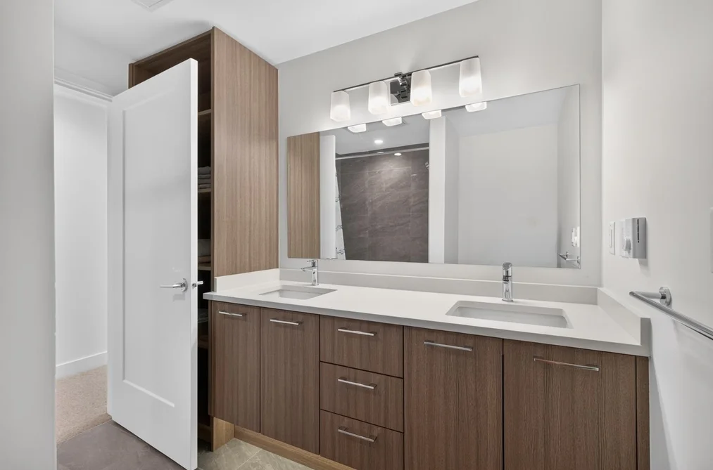 561 W 29th Avenue, Vancouver, BC - Townhouse for Sale - Photo 20 of 40 561 W 29th Avenue, Vancouver, BC - Townhouse for Sale - Photo 20 of 40
