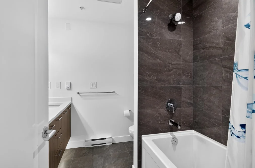 561 W 29th Avenue, Vancouver, BC - Townhouse for Sale - Photo 21 of 40 561 W 29th Avenue, Vancouver, BC - Townhouse for Sale - Photo 21 of 40