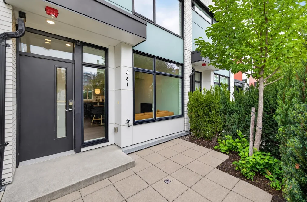 561 W 29th Avenue, Vancouver, BC - Townhouse for Sale - Photo 38 of 40 561 W 29th Avenue, Vancouver, BC - Townhouse for Sale - Photo 38 of 40