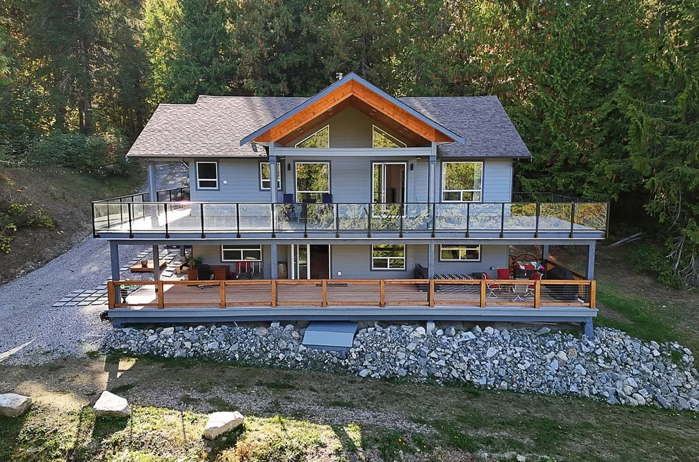 House for sale at 5611 E Oyster Bay Road Garden Bay British Columbia - MLS: R3167993
