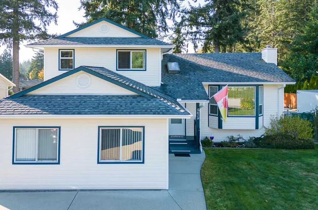 House for sale at 5619 Curtis Place Sechelt British Columbia - MLS: R3000865