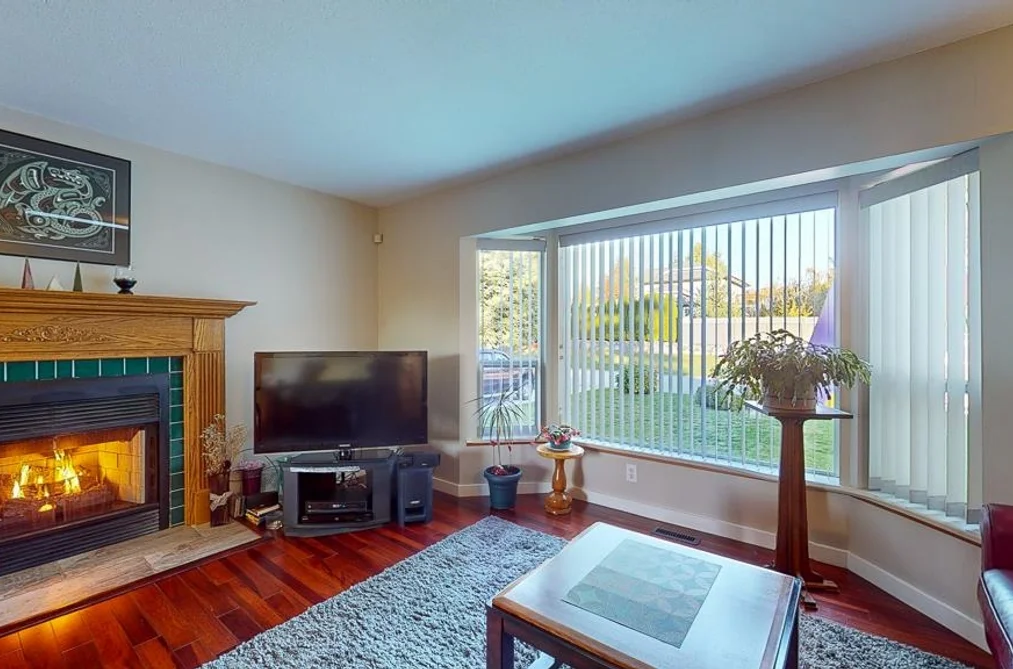 5619 CURTIS PLACE, Sechelt BC V7Z 0R9, Sechelt BC — Residential for Sale - Photo 3