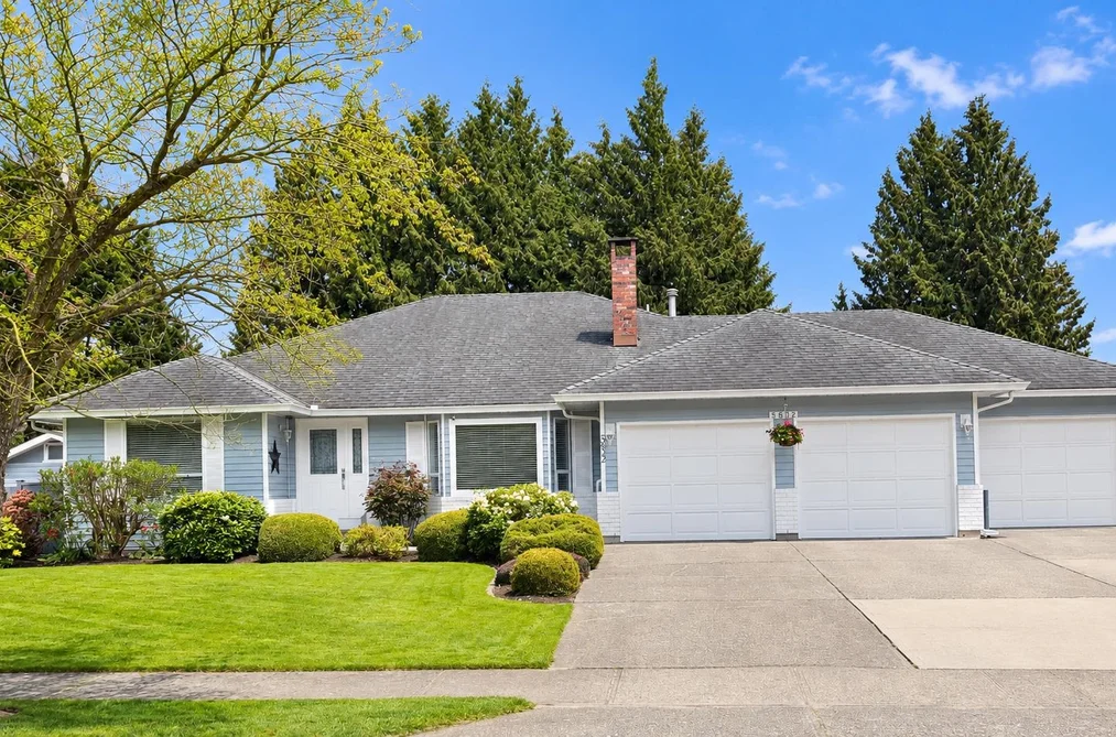 5632 E Sunrise Cres, Surrey, BC - MLS: R3178376