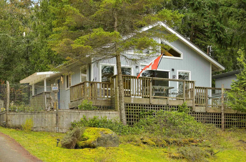 House for sale at 568 Bayview Drive Mayne Island British Columbia - MLS: R3104369