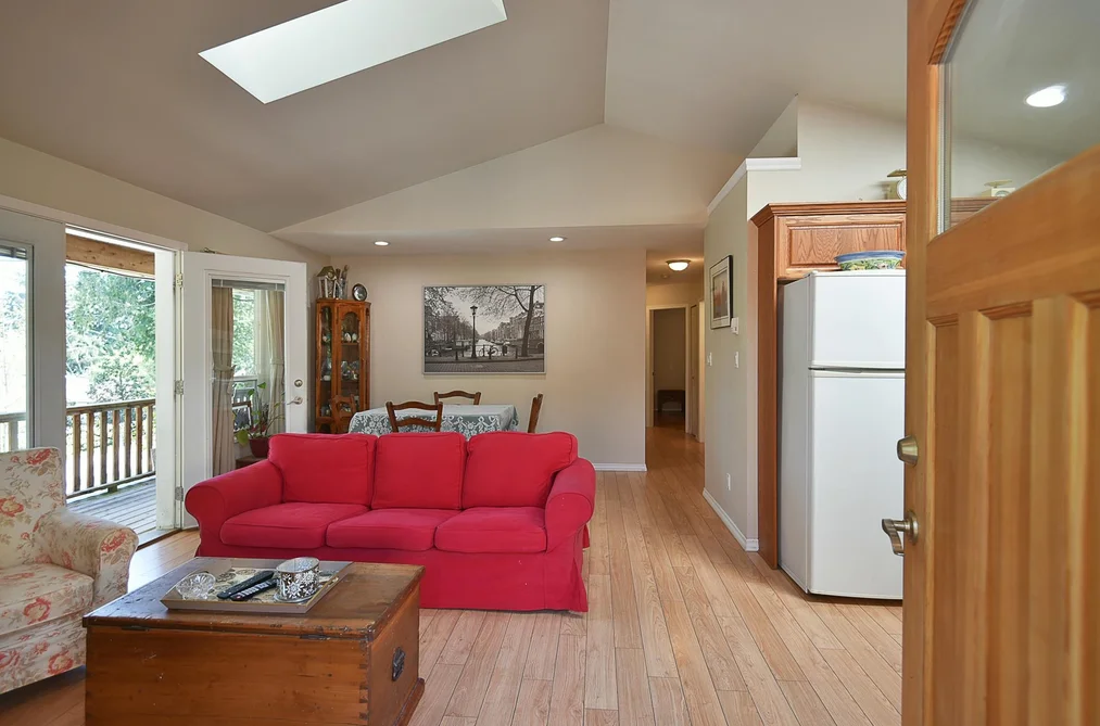 5689 SALMON DRIVE, Sechelt BC V0N 3A0, Sechelt BC — Residential for Sale - Photo 2