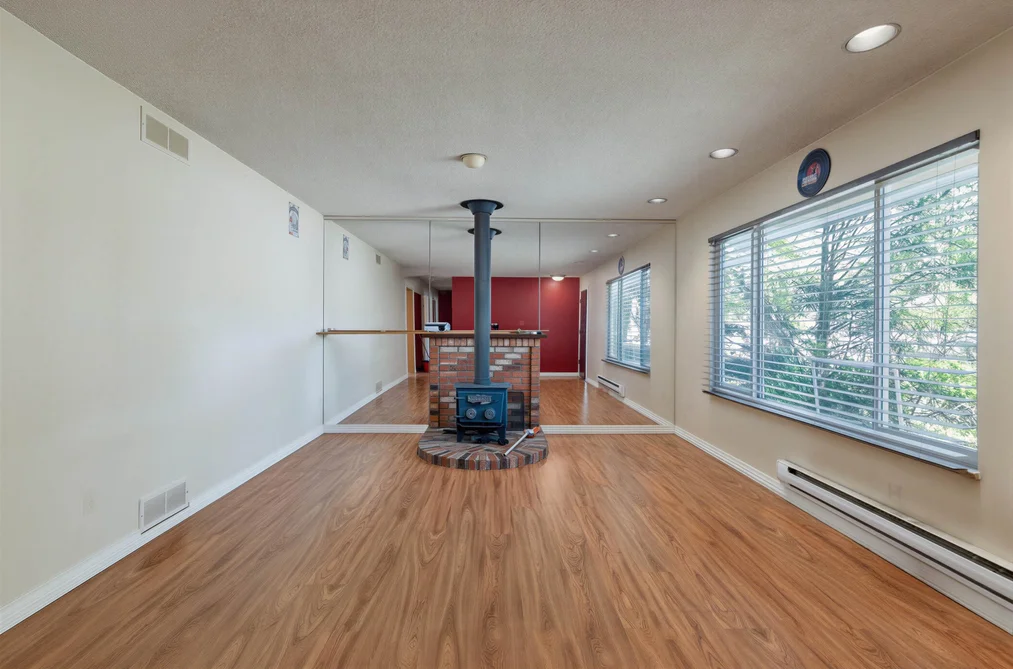 5697 180 Street, Surrey, BC - MLS: R3132603 - Photo 4 5697 180 Street, Surrey, BC - MLS: R3132603 - Photo 4