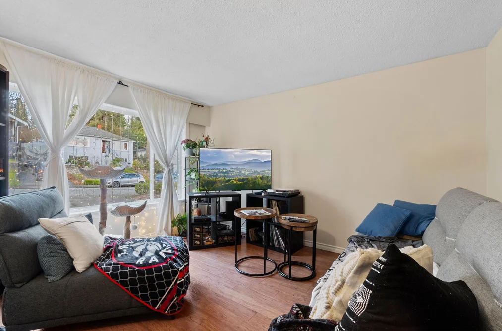 570 COLBY STREET, New Westminster BC V3L 3Z1, New Westminster BC — Residential for Sale - Photo 2