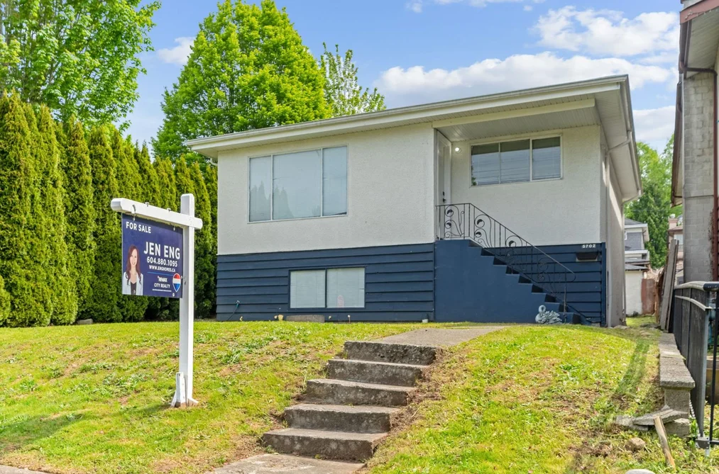 House for sale at 5702 Lancaster Street Vancouver British Columbia - MLS: R3119008