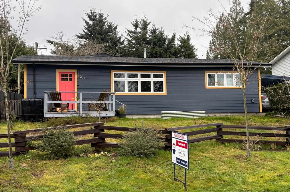 House for sale at 5702 Medusa Street Sechelt British Columbia - MLS: R3099668