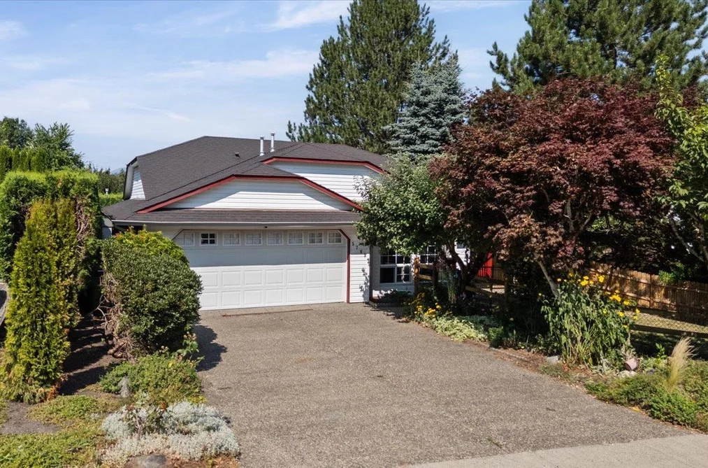 5709 Stonehaven Street, Chilliwack, BC - House for Sale - Photo 2 of 39