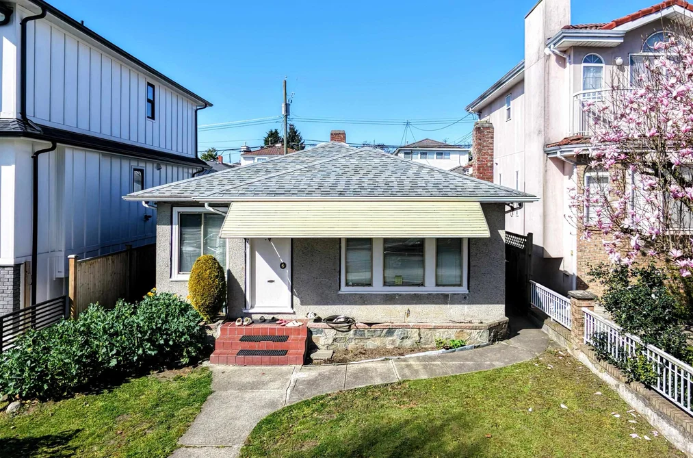 House for sale at 571 57th Avenue Vancouver British Columbia - MLS: R3109886