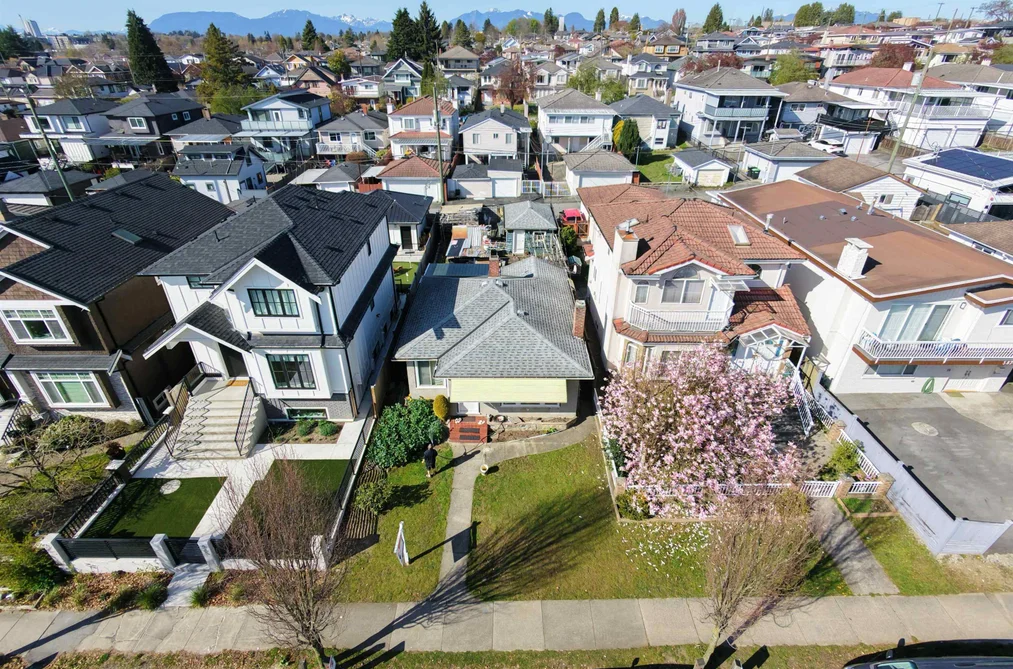 571 57TH AVENUE, Vancouver BC V5X 1T1, Vancouver BC — Residential for Sale - Photo 2