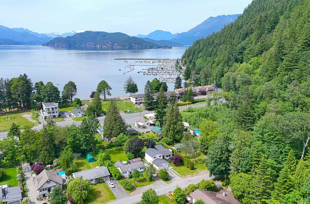 571 ECHO AVENUE, Harrison Hot Springs BC V0M 1K0, Harrison Hot Springs BC — Residential for Sale - Photo 2