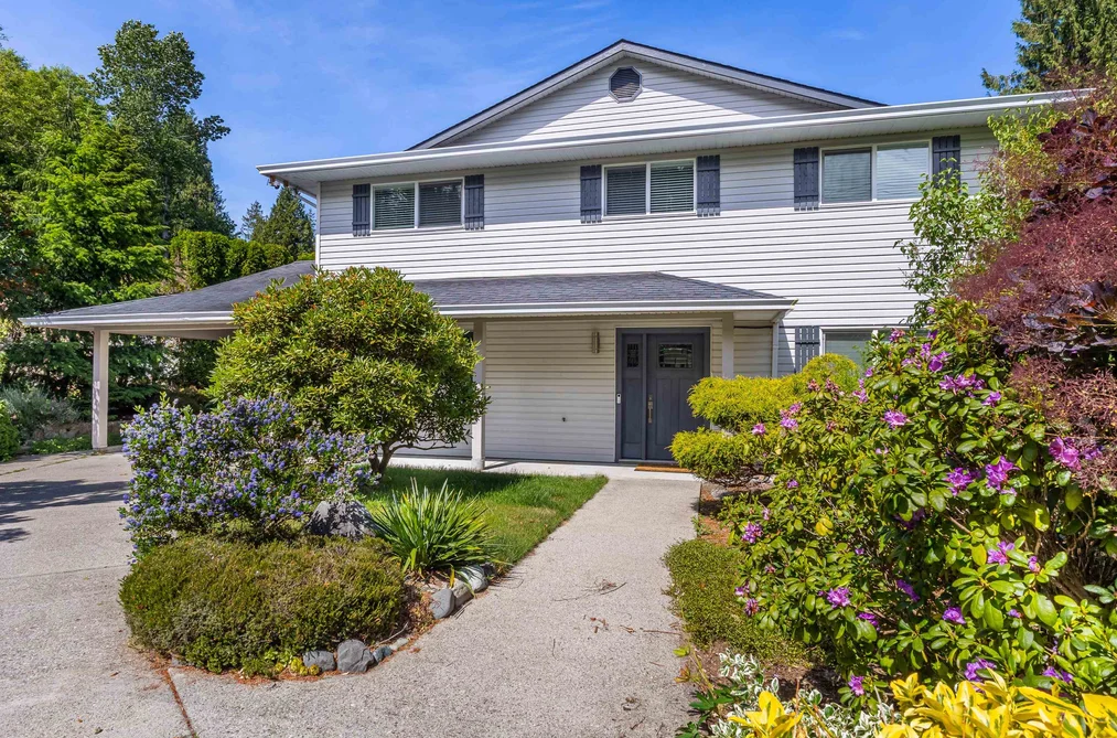 House for sale at 5714 Trail Avenue Sechelt British Columbia - MLS: R3134037