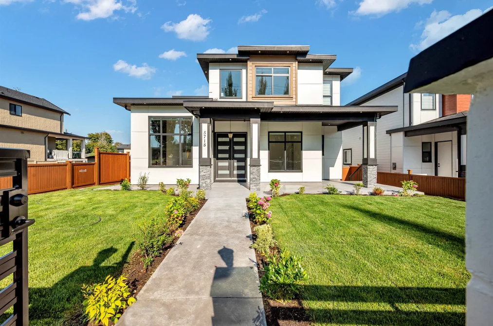House for sale at 5718 144 Street Surrey British Columbia - MLS: R3154107