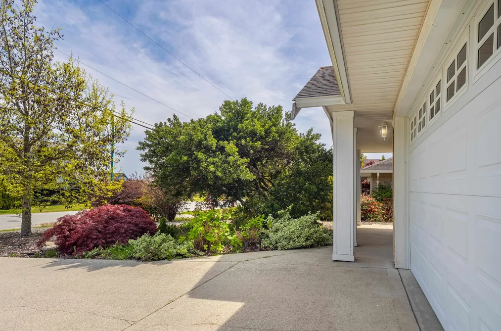 5723 NICKERSON ROAD, Sechelt BC V7Z 0M4, Sechelt BC — Residential for Sale - Photo 2